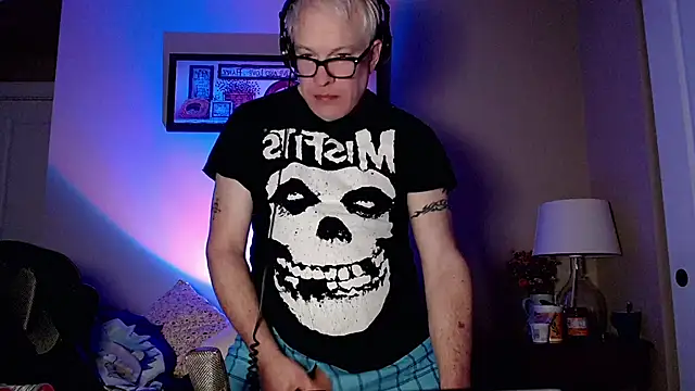 Snarfle82 online show from November 2025 02:16:02 PM