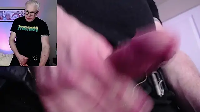 Snarfle82 online show from November 2025 09:18:02 PM