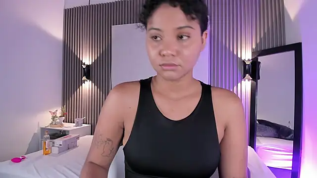 Snapshot of Zafiiraa chatting on February 2026 11:45:01 AM Zafiiraa online show from February 2026 11:45:01 AM