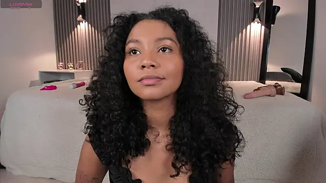 Snapshot of Zafiiraa chatting on May 2026 03:25:01 AM Zafiiraa online show from May 2026 03:25:01 AM