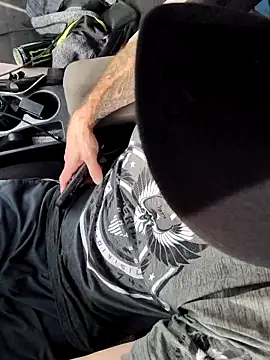 Snapshot of J-Dubb chatting on November 2025 08:35:01 PM J-Dubb online show from November 2025 08:35:01 PM