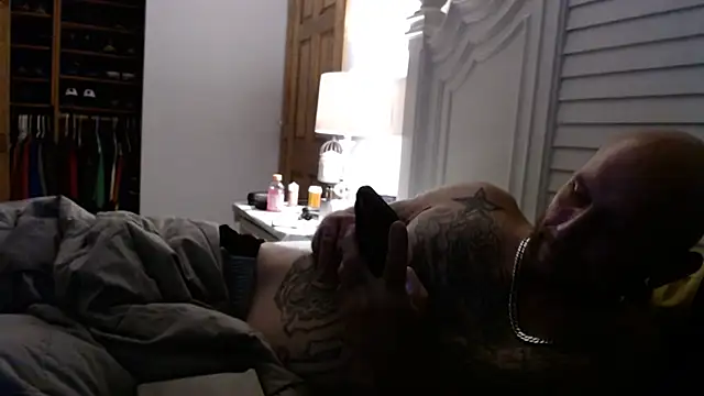 Snapshot of J-Dubb chatting on October 2025 05:05:02 AM J-Dubb online show from October 2025 05:05:02 AM