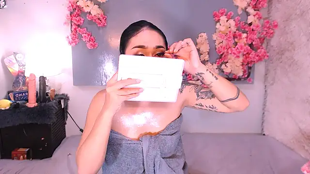 Snapshot of Oriental_Tiara chatting on October 2025 10:39:02 AM Oriental Tiara online show from October 2025 10:39:02 AM