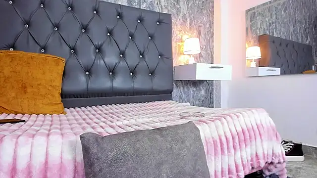 Lia sarahi online show from February 2026 07:47:02 PM