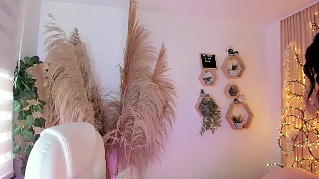 paulinacostello online show from April 2026 05:15:01 PM