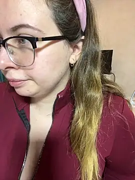 DienkaGreen online show from November 2025 04:24:02 AM