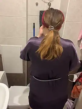 DienkaGreen online show from November 2025 08:17:01 AM