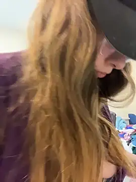 DienkaGreen online show from March 2026 04:52:02 AM