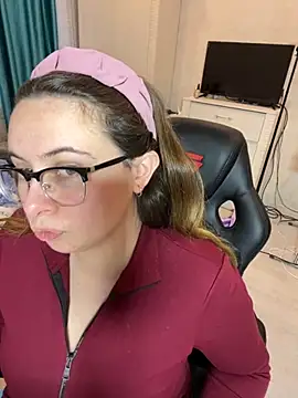 DienkaGreen online show from November 2025 07:53:02 AM