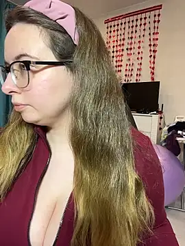 DienkaGreen online show from March 2026 05:07:01 PM