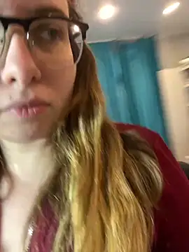 DienkaGreen online show from November 2025 05:56:01 PM