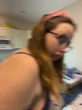 DienkaGreen online show from December 2025 02:03:02 AM