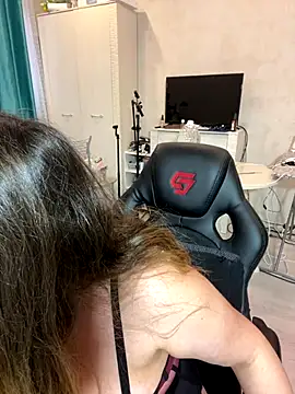 DienkaGreen online show from November 2025 11:47:01 AM