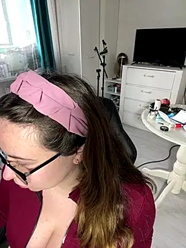 DienkaGreen online show from November 2025 11:36:01 AM