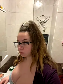 DienkaGreen online show from December 2025 04:44:02 AM