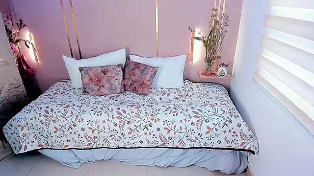 lena paulxo online show from April 2026 04:03:01 PM