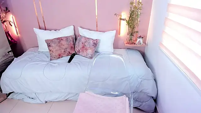 lena paulxo online show from February 2026 06:30:01 PM