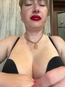 Snapshot of Kittenforyou chatting on June 2026 12:32:01 PM Kittenforyou online show from June 2026 12:32:01 PM