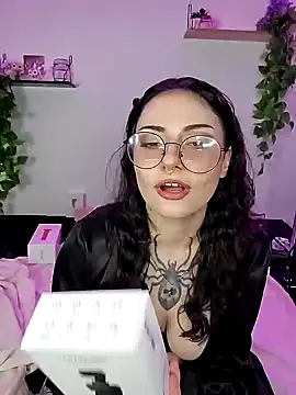 Moxxxie online show from December 2024 05:12:02 PM