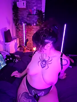 Moxxxie online show from November 2025 07:30:01 PM