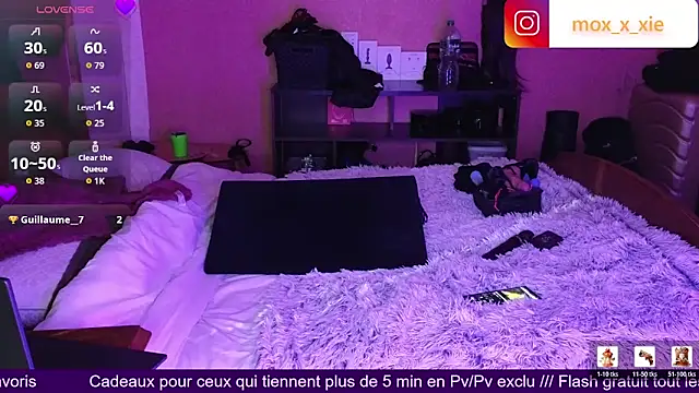 Moxxxie online show from April 2026 02:07:02 PM