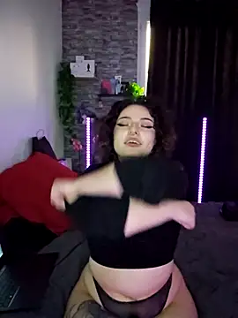 Moxxxie online show from November 2025 04:07:02 PM