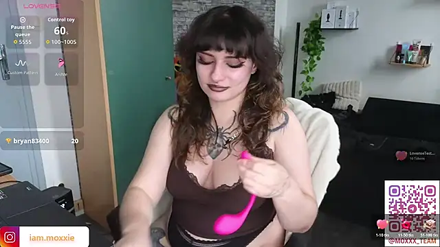 Moxxxie online show from October 2025 03:55:02 PM