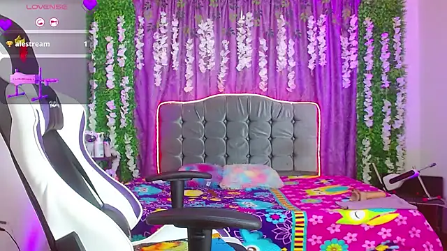 ariana-lopez online show from October 2025 06:18:01 PM