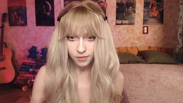 Snapshot of Friendly_Ellie chatting on March 2025 12:21:01 AM Friendly Ellie online show from March 2025 12:21:01 AM