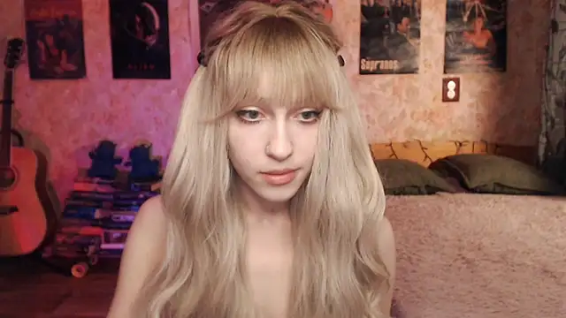 Snapshot of Friendly_Ellie chatting on February 2025 12:16:01 AM Friendly Ellie online show from February 2025 12:16:01 AM