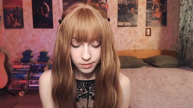 Snapshot of Friendly_Ellie chatting on October 2025 01:18:01 AM Friendly Ellie online show from October 2025 01:18:01 AM