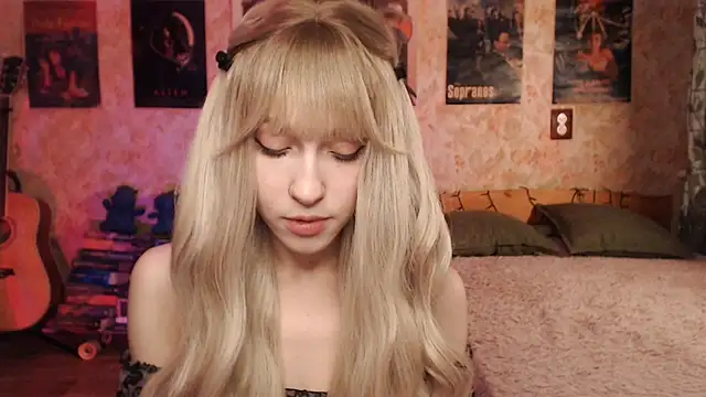 Snapshot of Friendly_Ellie chatting on March 2025 12:07:01 AM Friendly Ellie online show from March 2025 12:07:01 AM