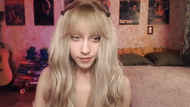 Snapshot of Friendly_Ellie chatting on March 2025 03:22:02 AM Friendly Ellie online show from March 2025 03:22:02 AM