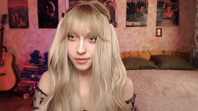 Snapshot of Friendly_Ellie chatting on March 2025 11:13:02 PM Friendly Ellie online show from March 2025 11:13:02 PM