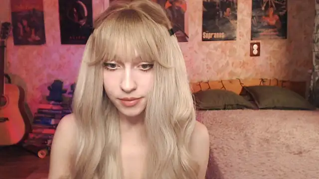 Snapshot of Friendly_Ellie chatting on March 2025 12:16:02 AM Friendly Ellie online show from March 2025 12:16:02 AM