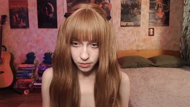 Snapshot of Friendly_Ellie chatting on December 2025 11:19:01 PM Friendly Ellie online show from December 2025 11:19:01 PM