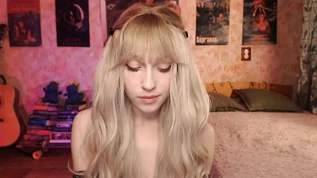 Snapshot of Friendly_Ellie chatting on March 2025 12:16:01 AM Friendly Ellie online show from March 2025 12:16:01 AM