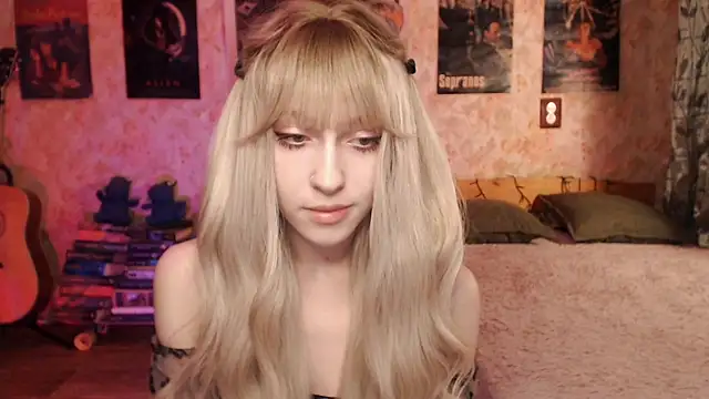 Snapshot of Friendly_Ellie chatting on February 2025 11:23:02 PM Friendly Ellie online show from February 2025 11:23:02 PM