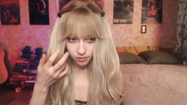 Snapshot of Friendly_Ellie chatting on March 2025 11:12:01 PM Friendly Ellie online show from March 2025 11:12:01 PM