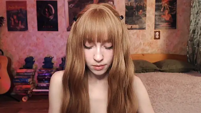 Snapshot of Friendly_Ellie chatting on December 2025 11:17:02 PM Friendly Ellie online show from December 2025 11:17:02 PM