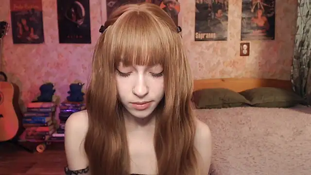 Snapshot of Friendly_Ellie chatting on December 2025 12:28:02 AM Friendly Ellie online show from December 2025 12:28:02 AM