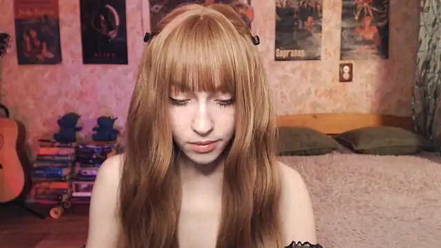 Snapshot of Friendly_Ellie chatting on October 2025 12:22:02 AM Friendly Ellie online show from October 2025 12:22:02 AM