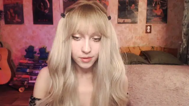 Snapshot of Friendly_Ellie chatting on March 2025 11:20:02 PM Friendly Ellie online show from March 2025 11:20:02 PM