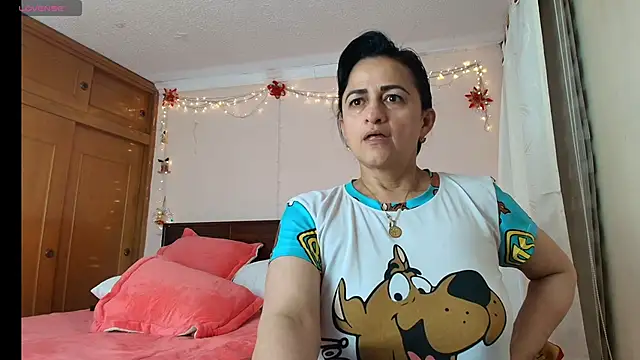 ISABEEL SOFIA01 online show from May 2026 11:49:02 PM
