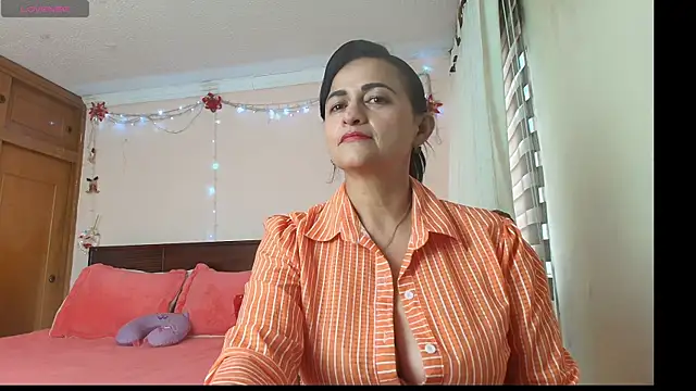 ISABEEL SOFIA01 online show from April 2026 09:28:01 PM