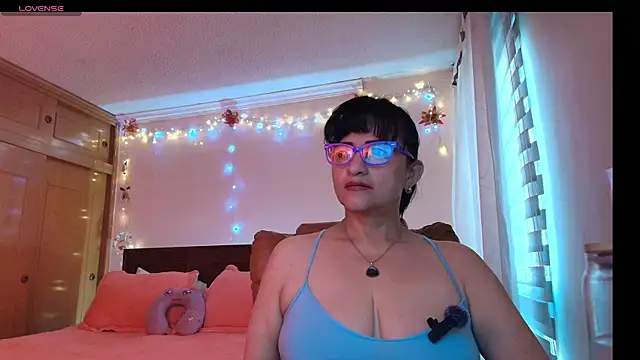 ISABEEL SOFIA01 online show from April 2026 12:41:02 PM