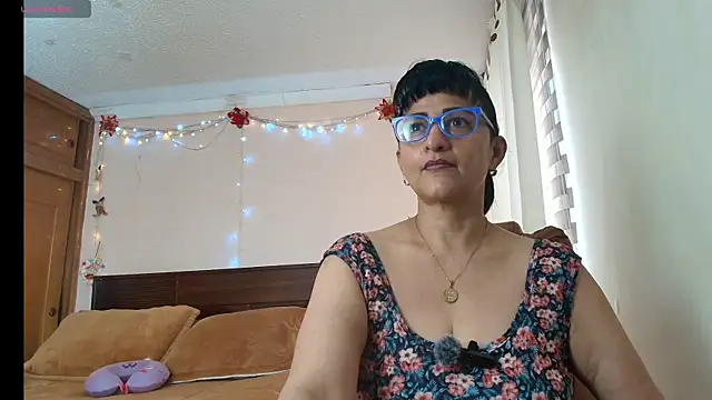 ISABEEL SOFIA01 online show from May 2026 02:43:01 PM