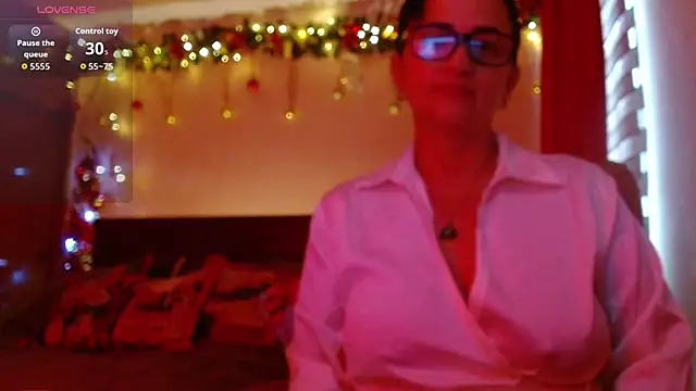 Snapshot of ISABEEL_SOFIA01 chatting on January 2026 12:33:02 PM ISABEEL SOFIA01 online show from January 2026 12:33:02 PM