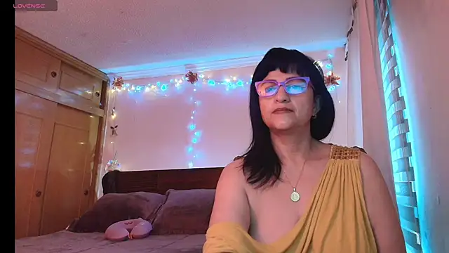 ISABEEL SOFIA01 online show from May 2026 11:26:02 AM