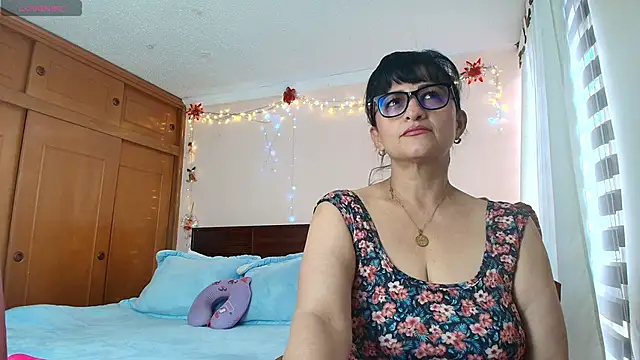 ISABEEL SOFIA01 online show from May 2026 09:24:01 PM